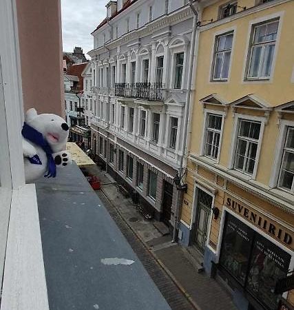 Cozy Apartment On The Town Hall Square Tallinn Exterior photo